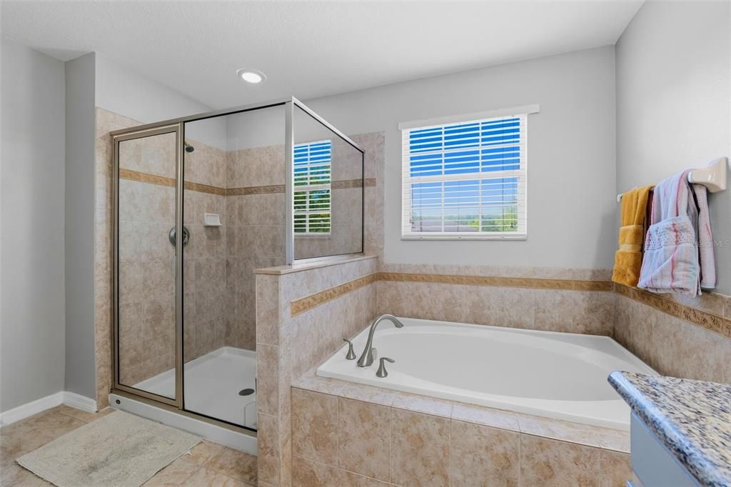 En Venta: $399,900 (4 camas, 3 baños, 2569 Pies cuadrados)