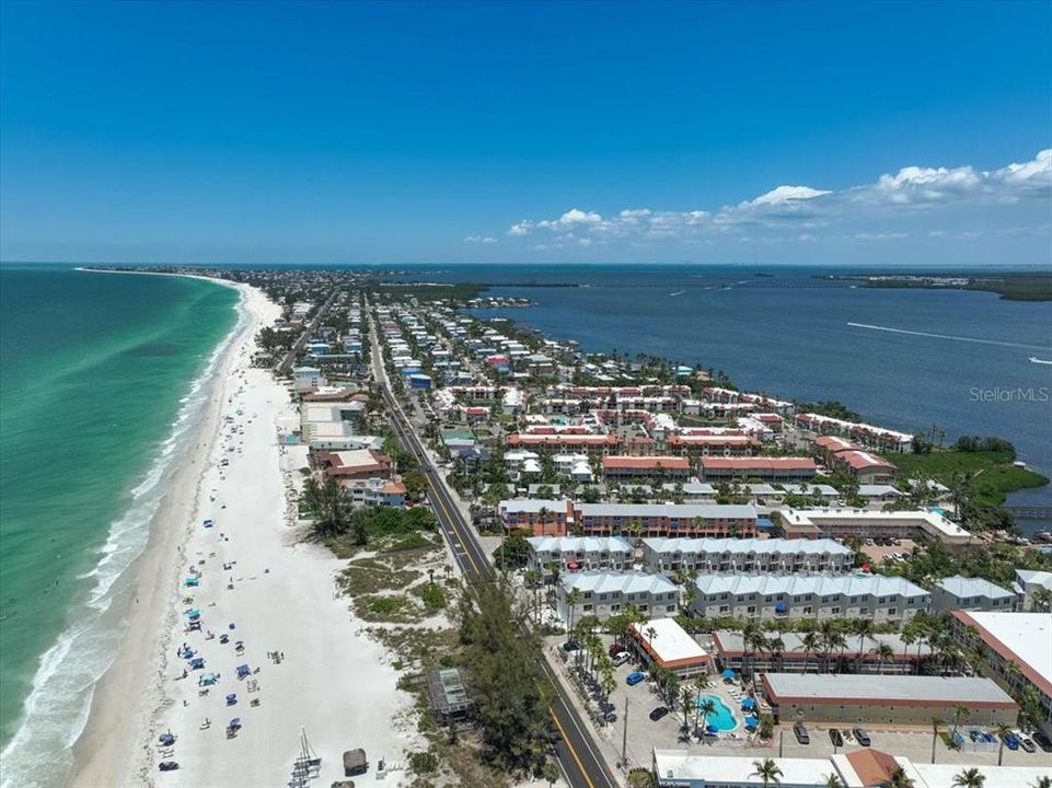 Active With Contract: $1,150,000 (3 beds, 2 baths, 1524 Square Feet)