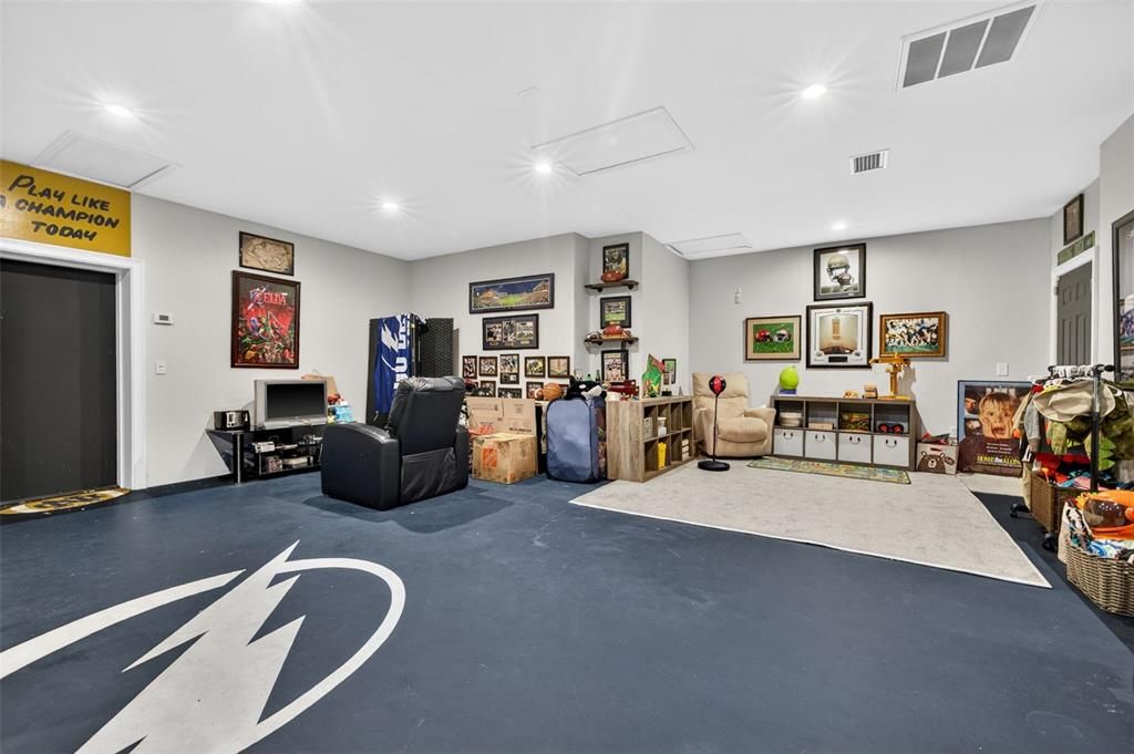 En Venta: $695,000 (4 camas, 3 baños, 3328 Pies cuadrados)