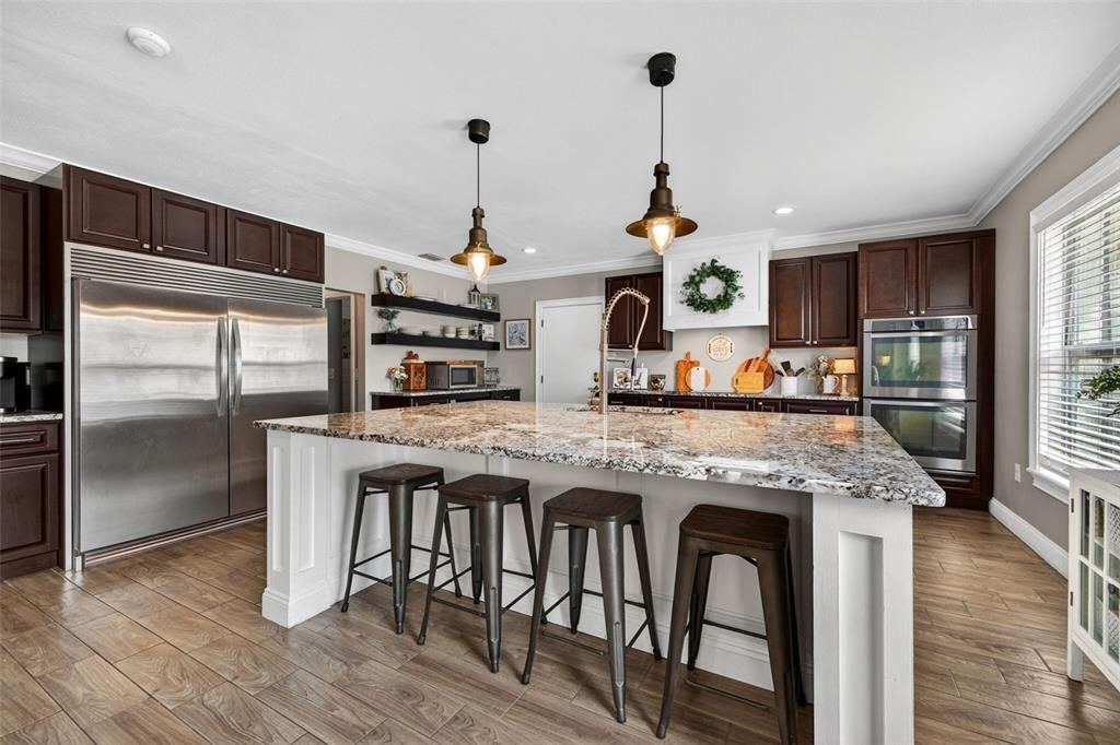 En Venta: $695,000 (4 camas, 3 baños, 3328 Pies cuadrados)