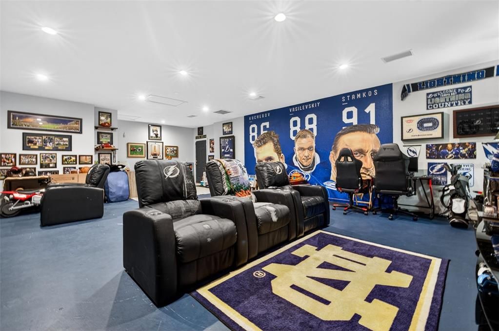 En Venta: $695,000 (4 camas, 3 baños, 3328 Pies cuadrados)