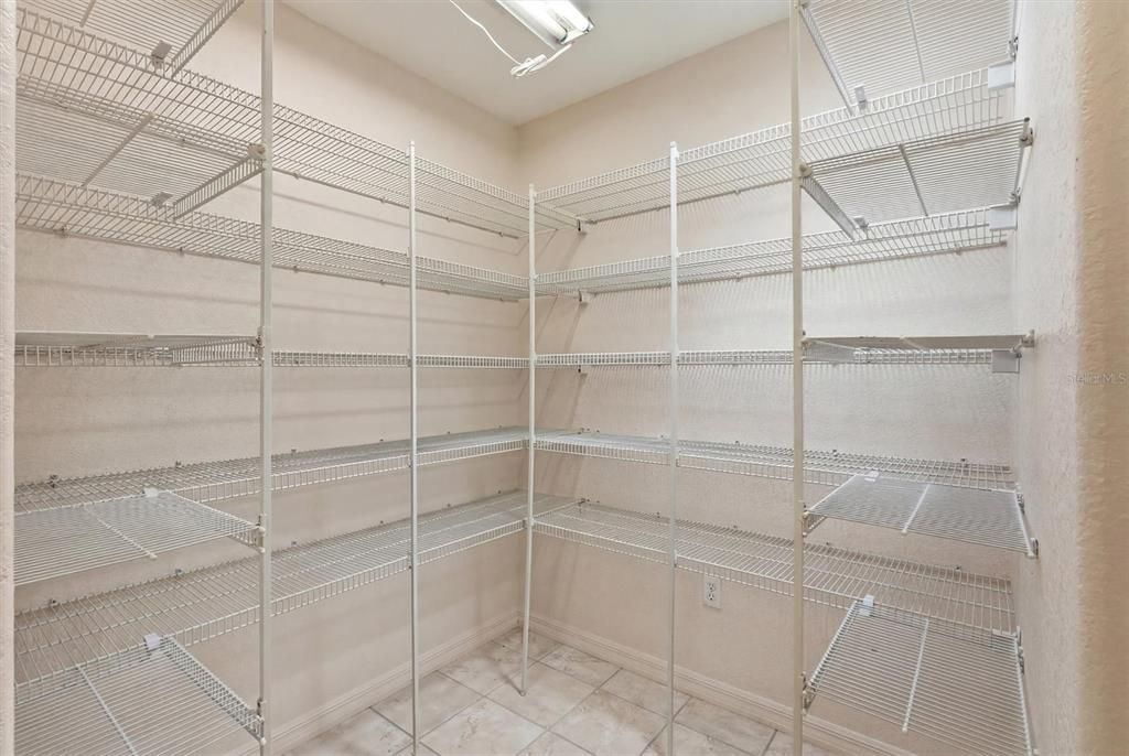 Под контрактом: $315,000 (3 спален, 2 ванн, 1796 Квадратных фут)