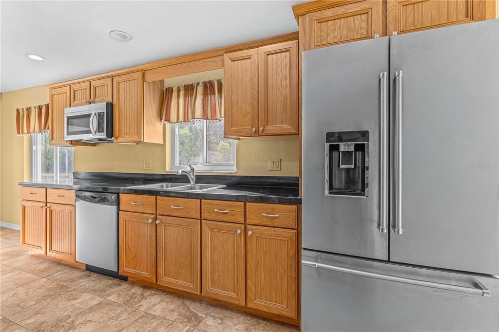 For Sale: $938,000 (3 beds, 3 baths, 2800 Square Feet)