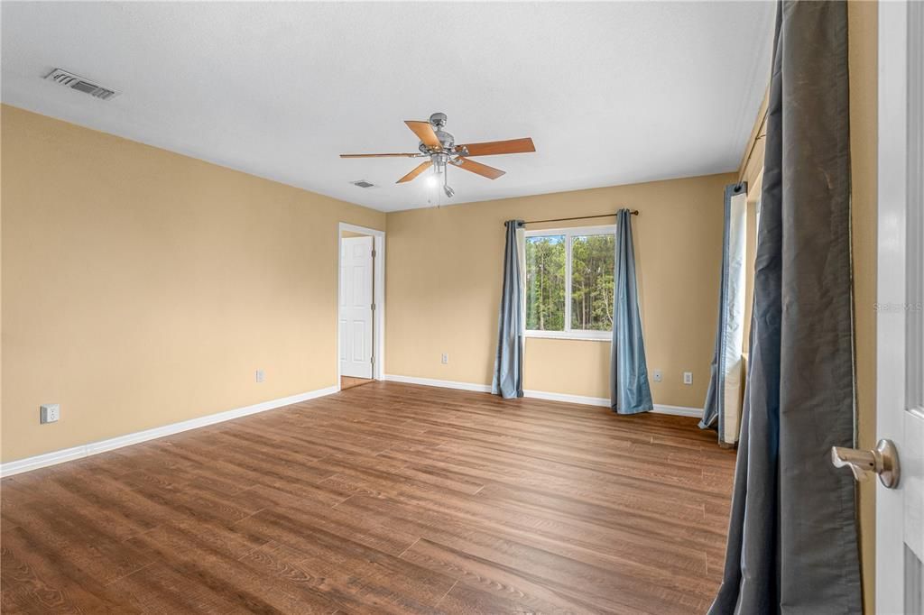 For Sale: $938,000 (3 beds, 3 baths, 2800 Square Feet)