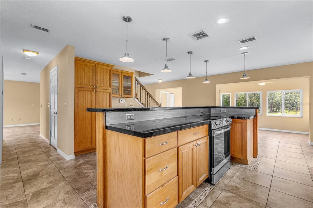 For Sale: $938,000 (3 beds, 3 baths, 2800 Square Feet)