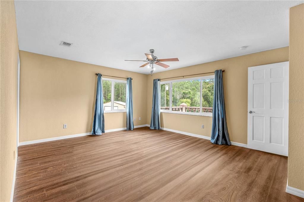 For Sale: $938,000 (3 beds, 3 baths, 2800 Square Feet)