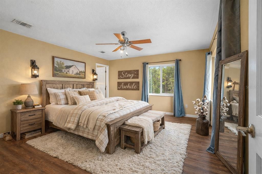 For Sale: $938,000 (3 beds, 3 baths, 2800 Square Feet)
