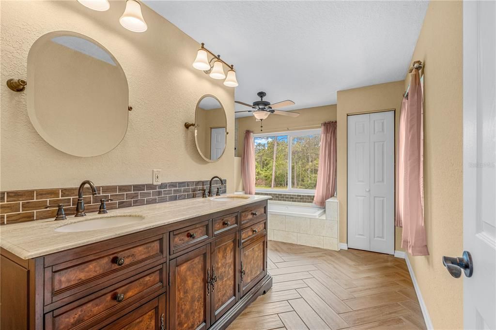 For Sale: $938,000 (3 beds, 3 baths, 2800 Square Feet)