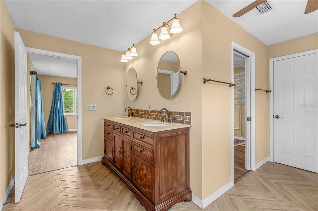 For Sale: $938,000 (3 beds, 3 baths, 2800 Square Feet)
