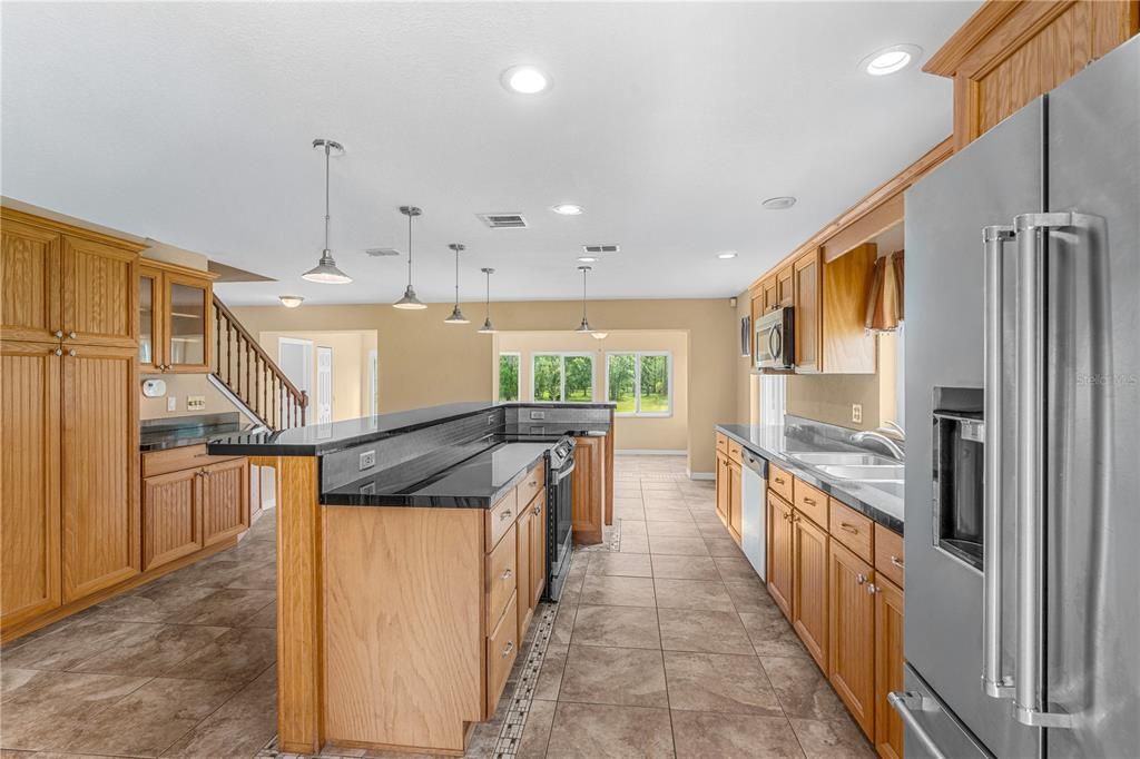 For Sale: $938,000 (3 beds, 3 baths, 2800 Square Feet)