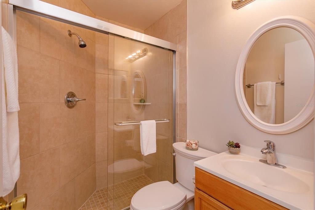For Sale: $269,900 (2 beds, 2 baths, 1043 Square Feet)