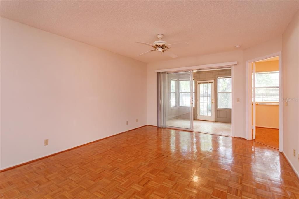 For Sale: $269,900 (2 beds, 2 baths, 1043 Square Feet)