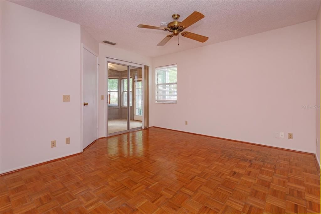 For Sale: $269,900 (2 beds, 2 baths, 1043 Square Feet)