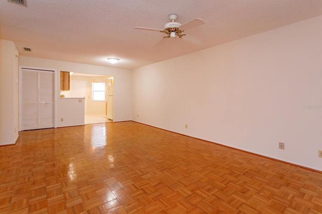 For Sale: $269,900 (2 beds, 2 baths, 1043 Square Feet)