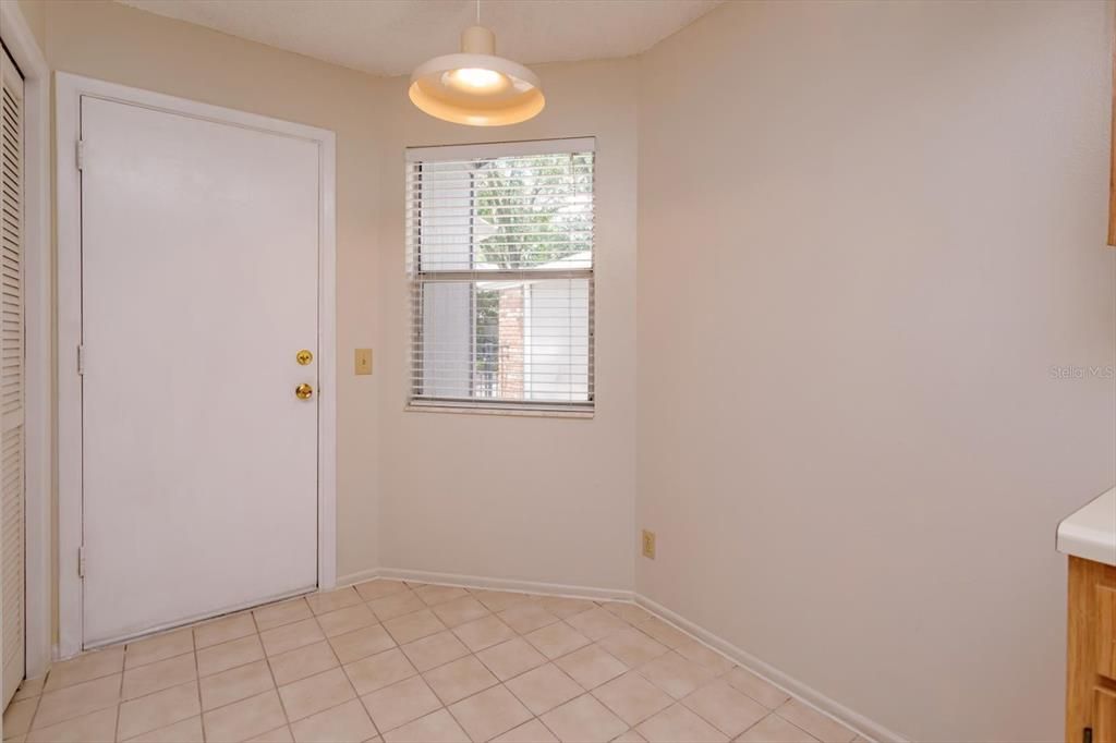 For Sale: $269,900 (2 beds, 2 baths, 1043 Square Feet)