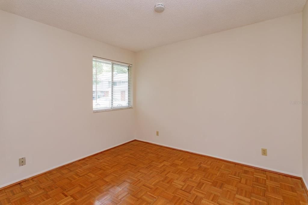 For Sale: $269,900 (2 beds, 2 baths, 1043 Square Feet)