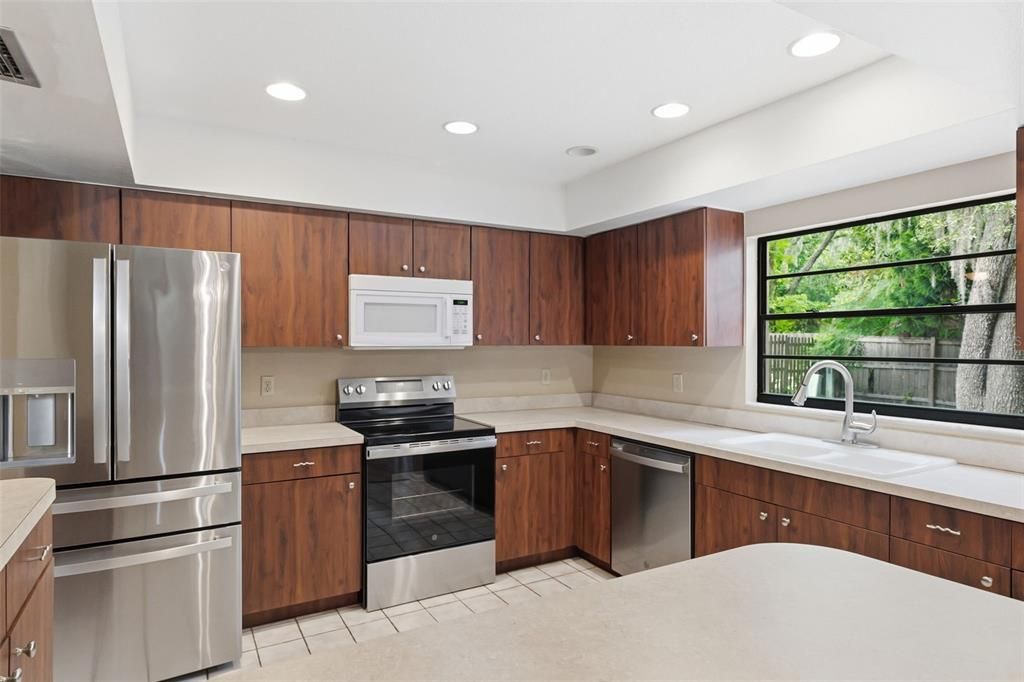 For Sale: $374,900 (4 beds, 2 baths, 1758 Square Feet)