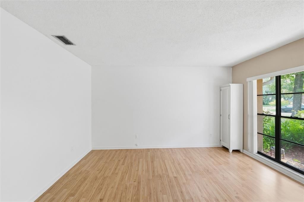 For Sale: $374,900 (4 beds, 2 baths, 1758 Square Feet)