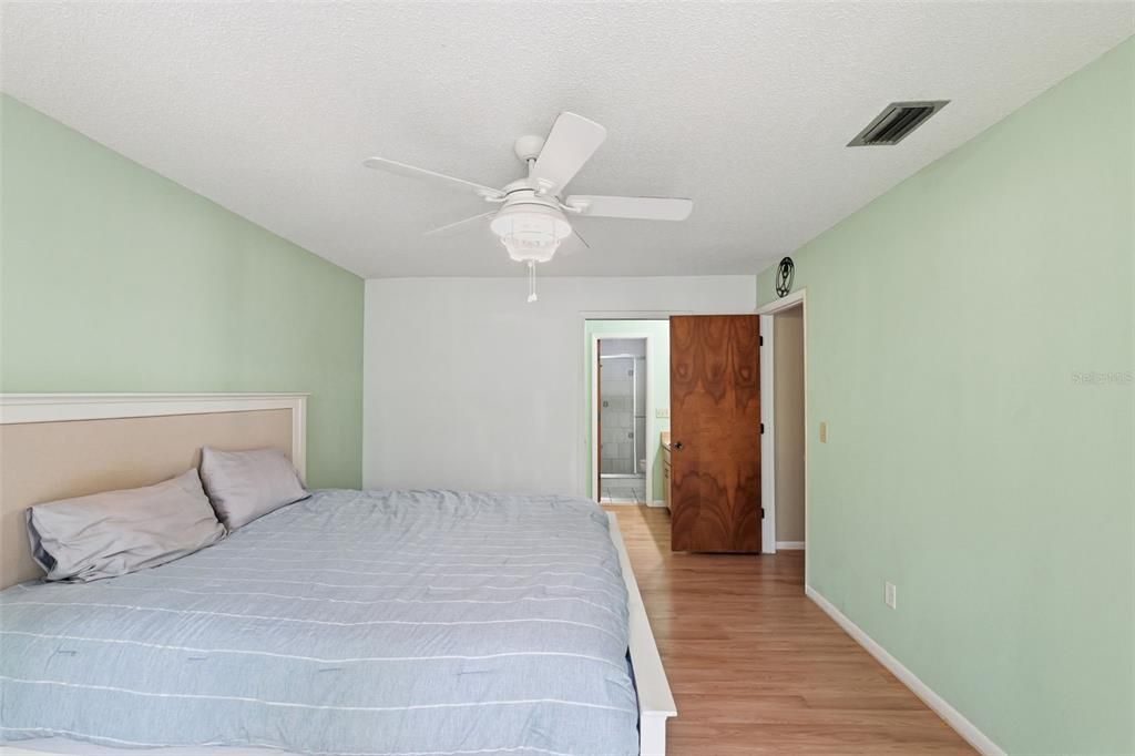 For Sale: $374,900 (4 beds, 2 baths, 1758 Square Feet)