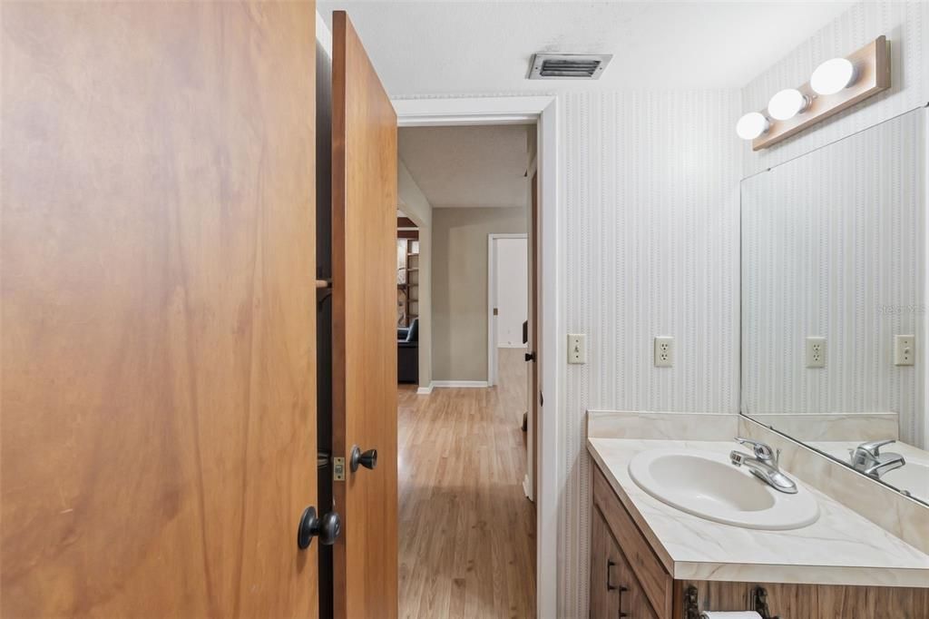 For Sale: $374,900 (4 beds, 2 baths, 1758 Square Feet)