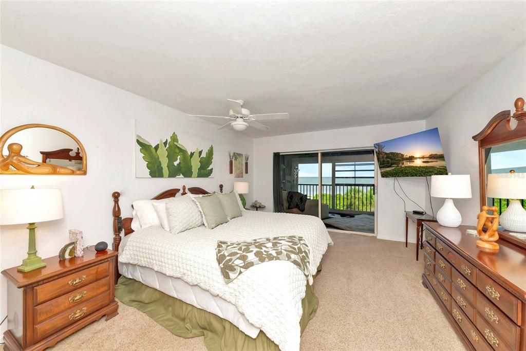 For Sale: $1,300,000 (3 beds, 2 baths, 1876 Square Feet)