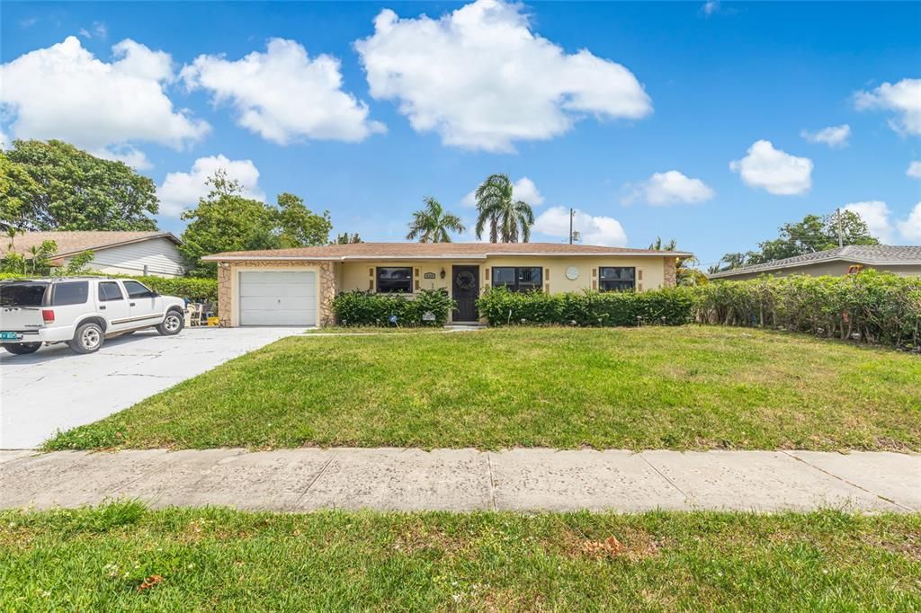 For Sale: $434,900 (3 beds, 2 baths, 1430 Square Feet)