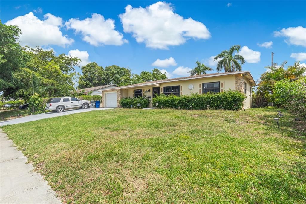 For Sale: $434,900 (3 beds, 2 baths, 1430 Square Feet)