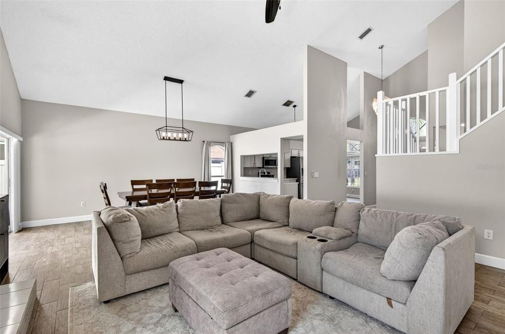 Active With Contract: $375,000 (3 beds, 2 baths, 1983 Square Feet)