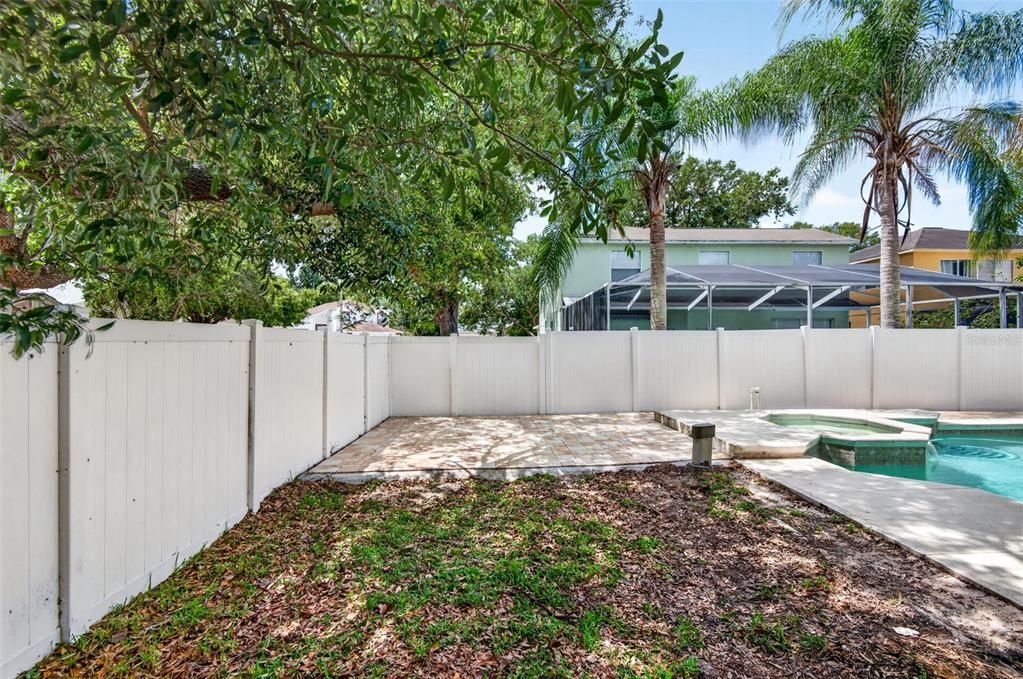 Active With Contract: $375,000 (3 beds, 2 baths, 1983 Square Feet)