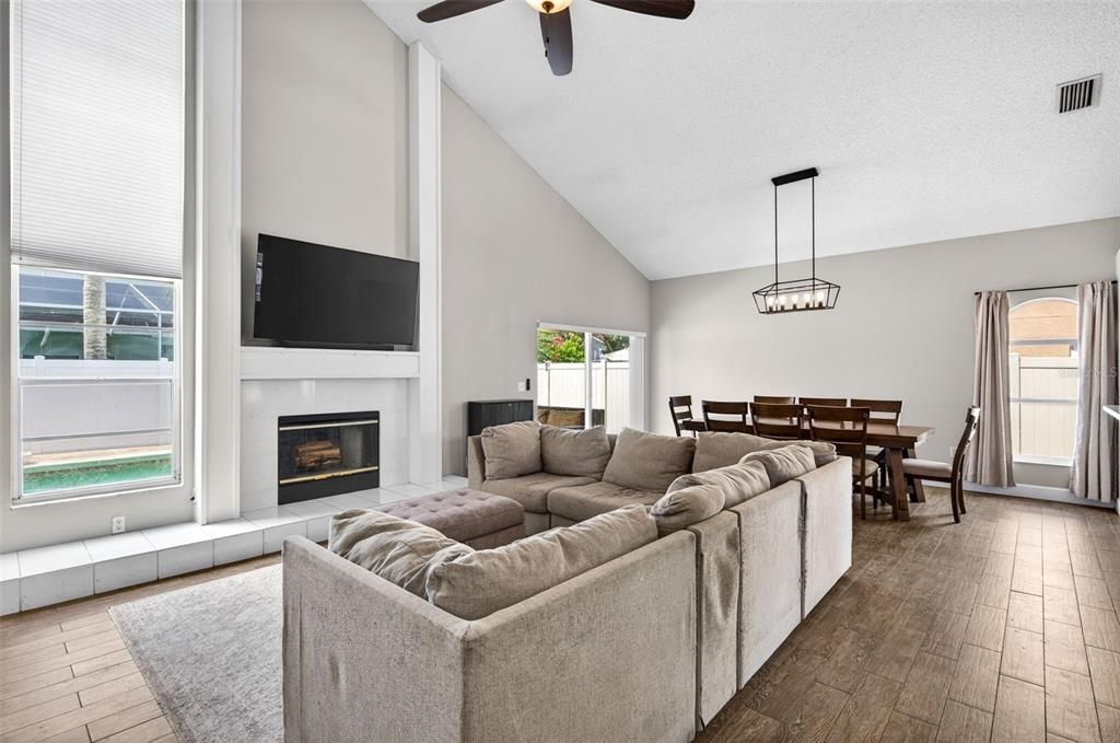 Active With Contract: $375,000 (3 beds, 2 baths, 1983 Square Feet)