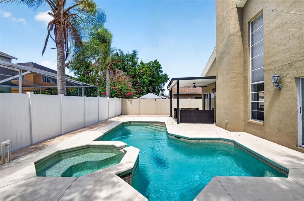 Active With Contract: $375,000 (3 beds, 2 baths, 1983 Square Feet)