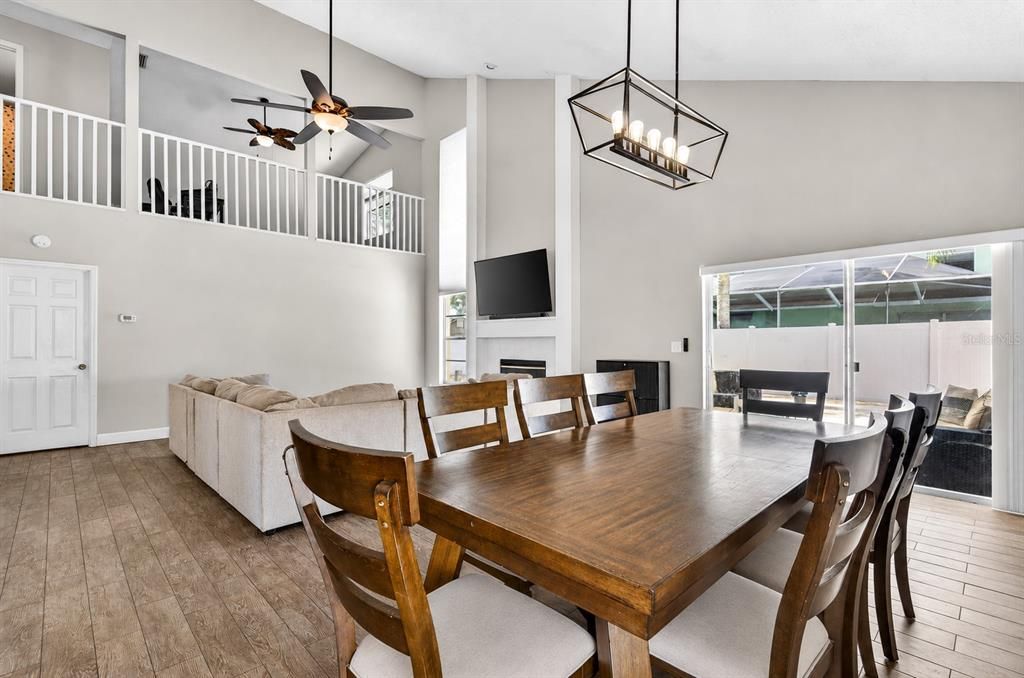 Active With Contract: $375,000 (3 beds, 2 baths, 1983 Square Feet)