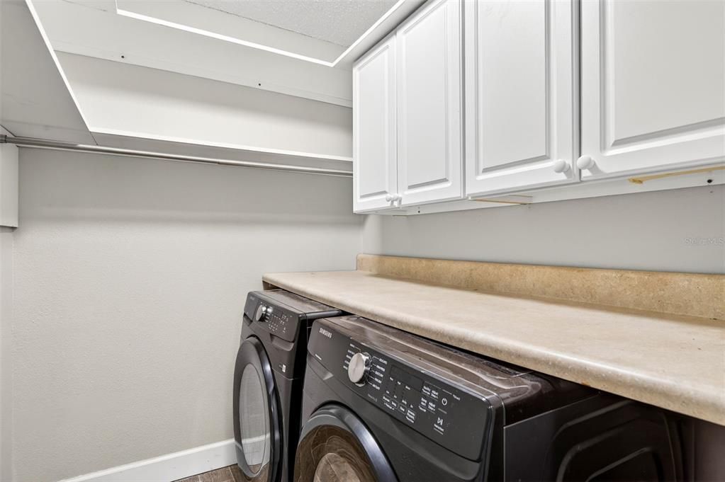 Active With Contract: $375,000 (3 beds, 2 baths, 1983 Square Feet)