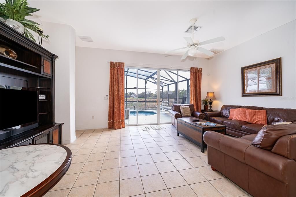 For Sale: $450,000 (5 beds, 4 baths, 2853 Square Feet)