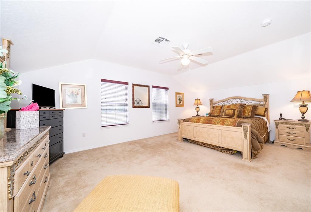 For Sale: $450,000 (5 beds, 4 baths, 2853 Square Feet)
