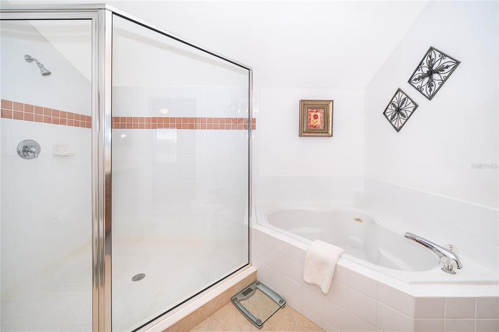 For Sale: $450,000 (5 beds, 4 baths, 2853 Square Feet)