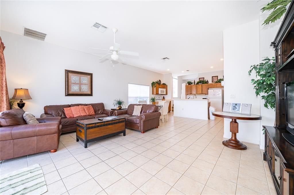 For Sale: $450,000 (5 beds, 4 baths, 2853 Square Feet)