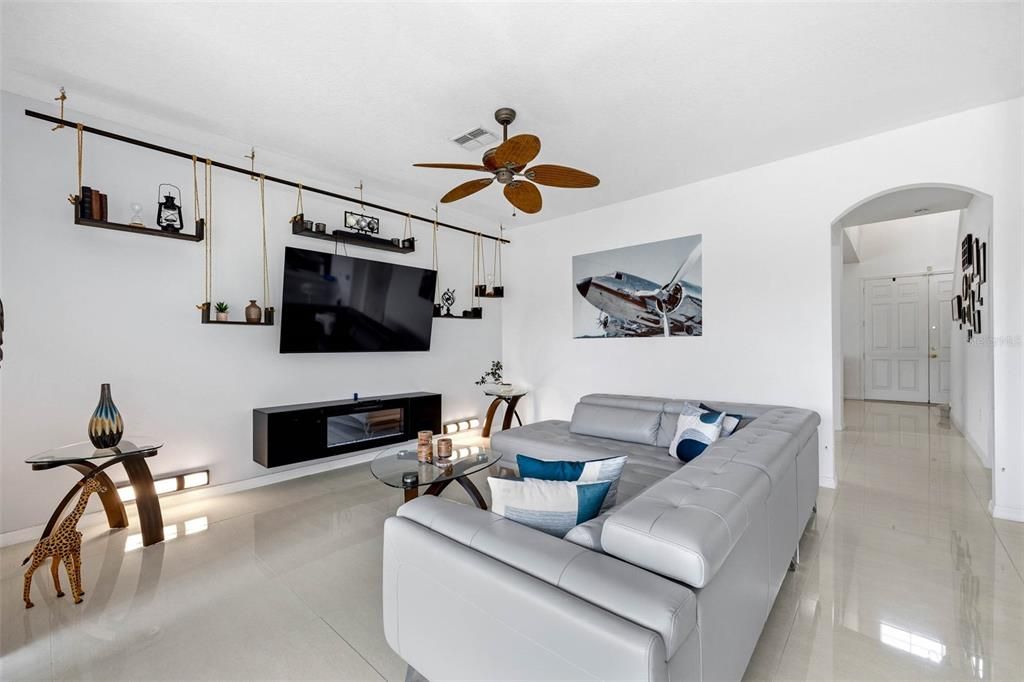 En Venta: $375,000 (3 camas, 2 baños, 2694 Pies cuadrados)