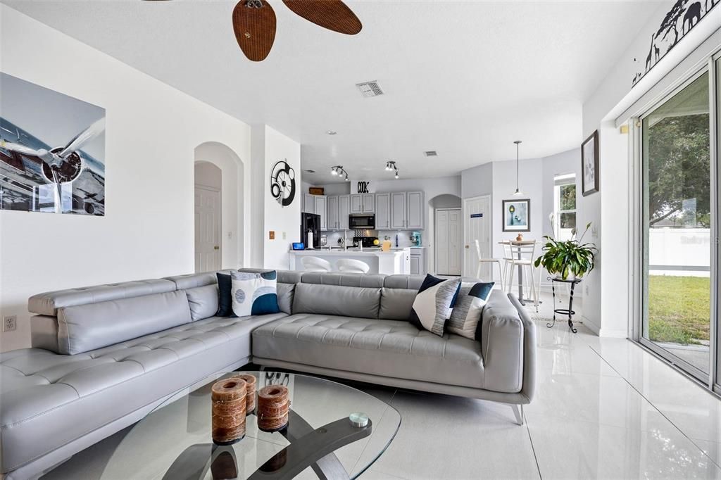 En Venta: $375,000 (3 camas, 2 baños, 2694 Pies cuadrados)