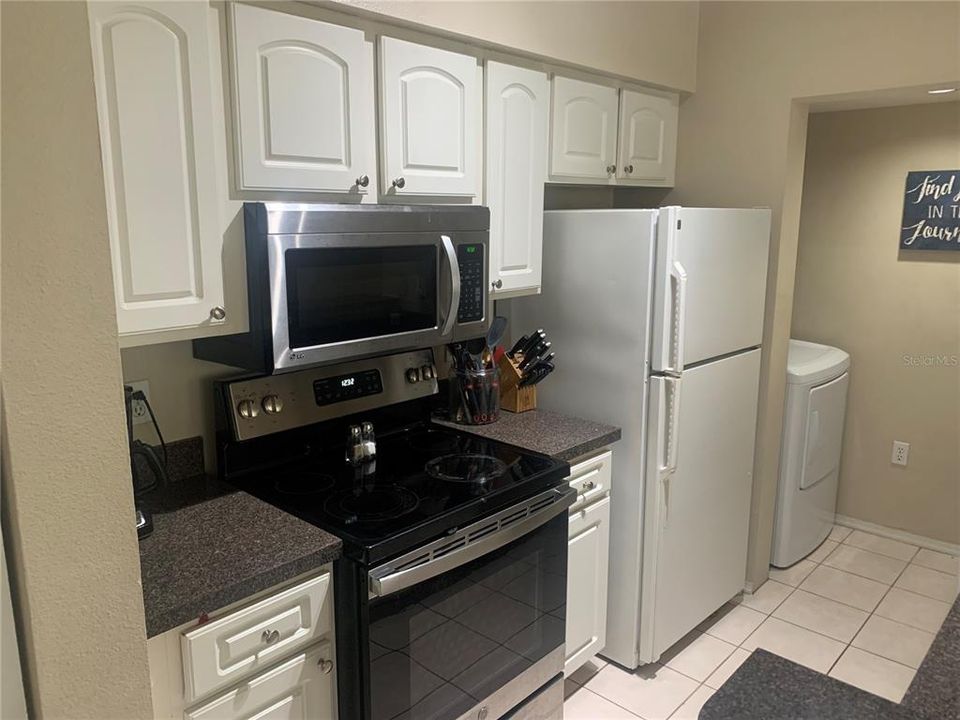 For Rent: $1,850 (2 beds, 1 baths, 832 Square Feet)