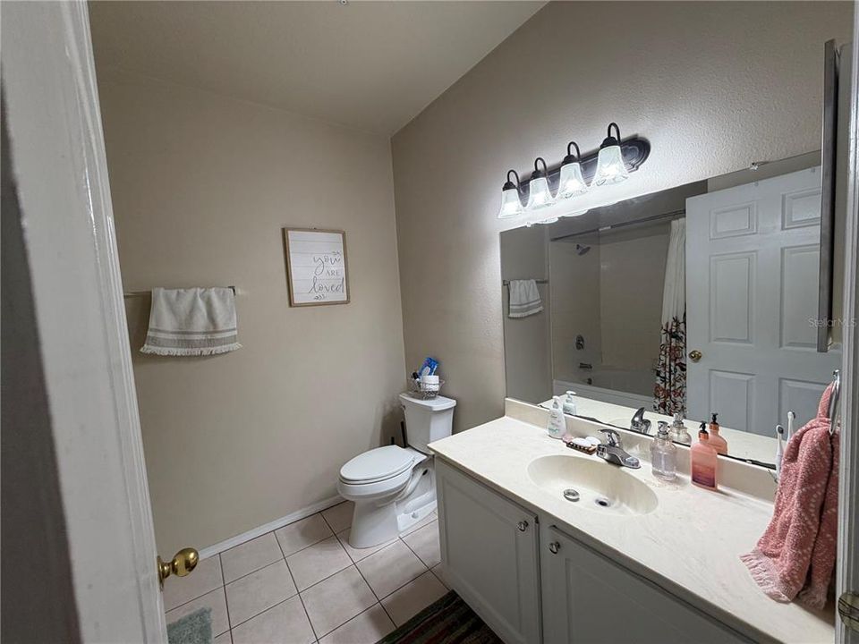 For Rent: $1,850 (2 beds, 1 baths, 832 Square Feet)