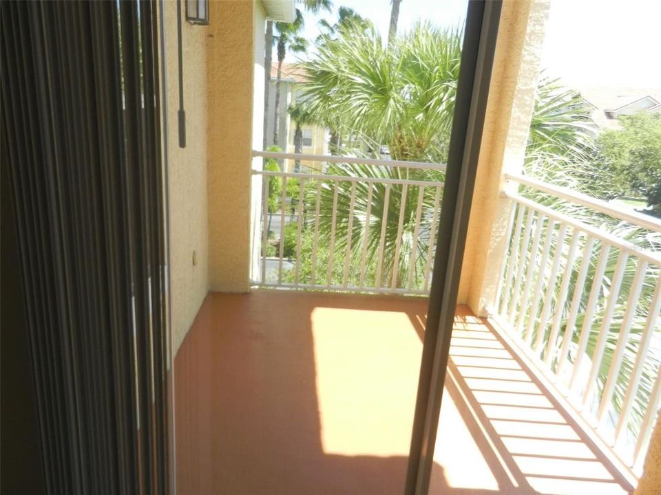 For Rent: $1,850 (2 beds, 1 baths, 832 Square Feet)