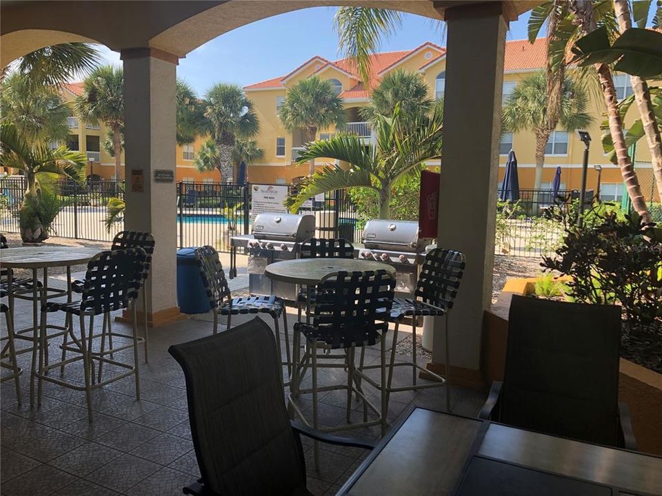 For Rent: $1,850 (2 beds, 1 baths, 832 Square Feet)