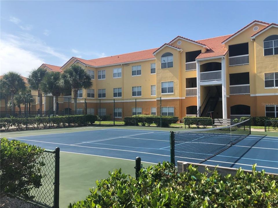 For Rent: $1,850 (2 beds, 1 baths, 832 Square Feet)