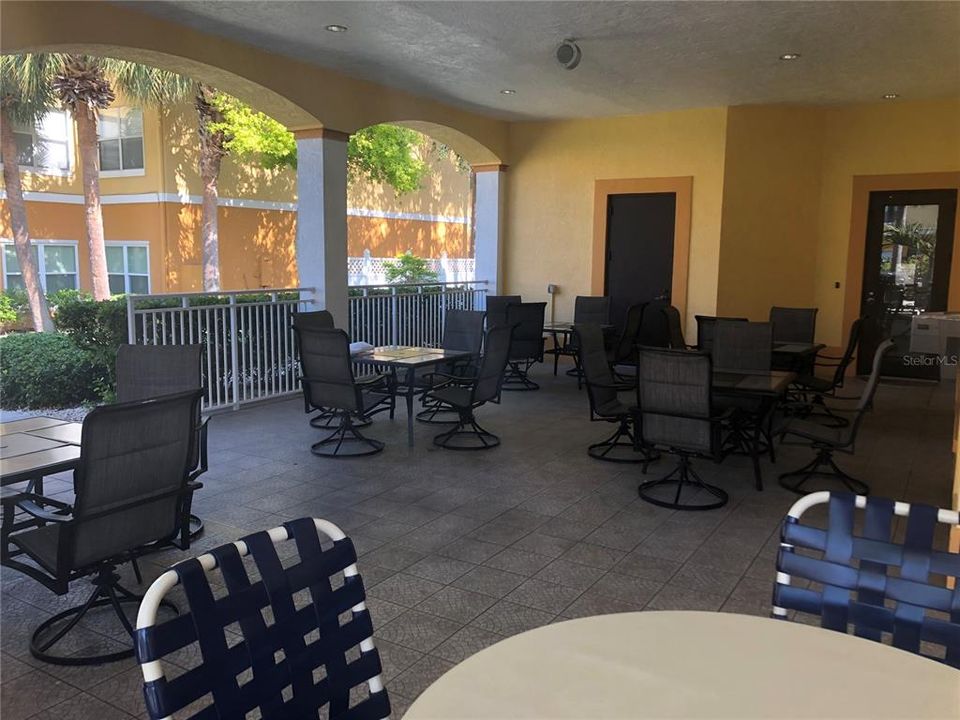 For Rent: $1,850 (2 beds, 1 baths, 832 Square Feet)