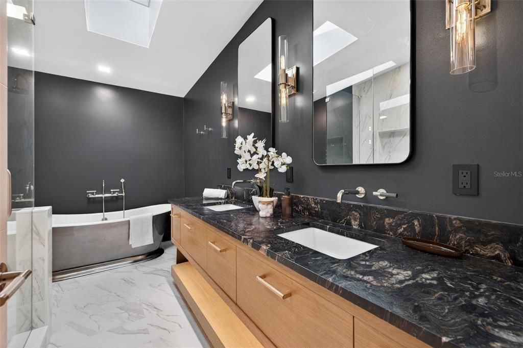 For Sale: $1,790,000 (3 beds, 2 baths, 2708 Square Feet)