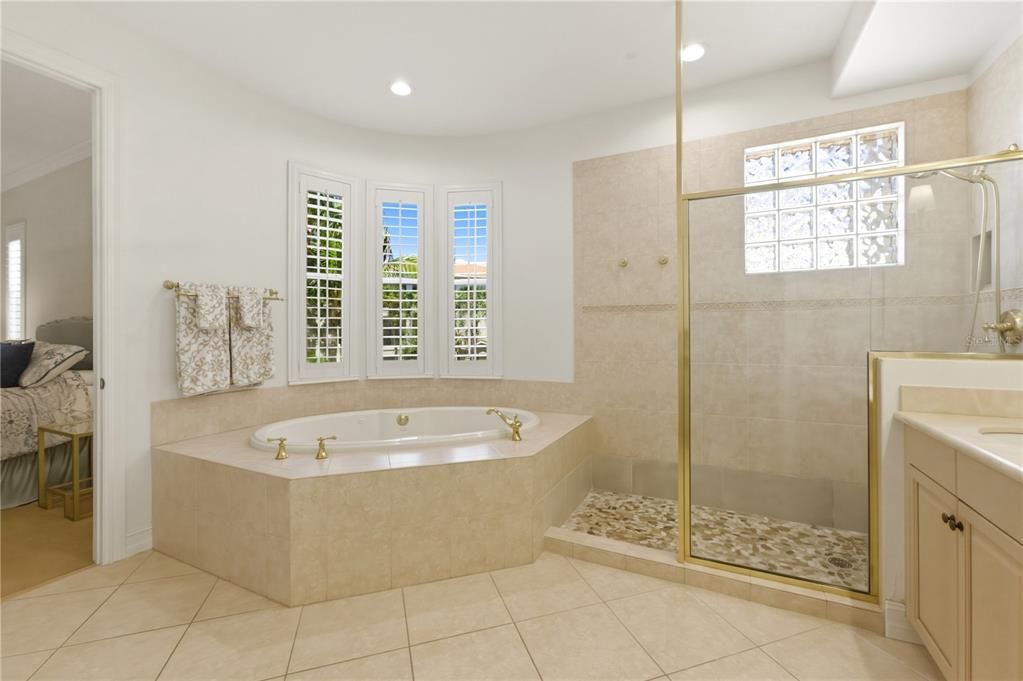 For Sale: $1,425,000 (3 beds, 2 baths, 2420 Square Feet)