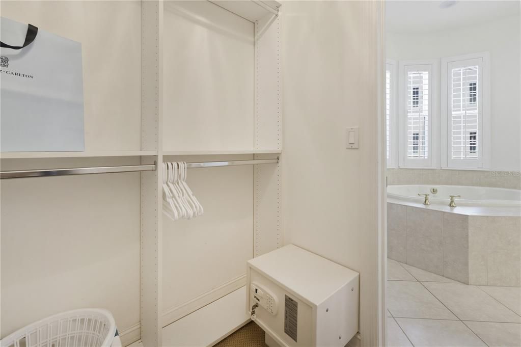 For Sale: $1,425,000 (3 beds, 2 baths, 2420 Square Feet)