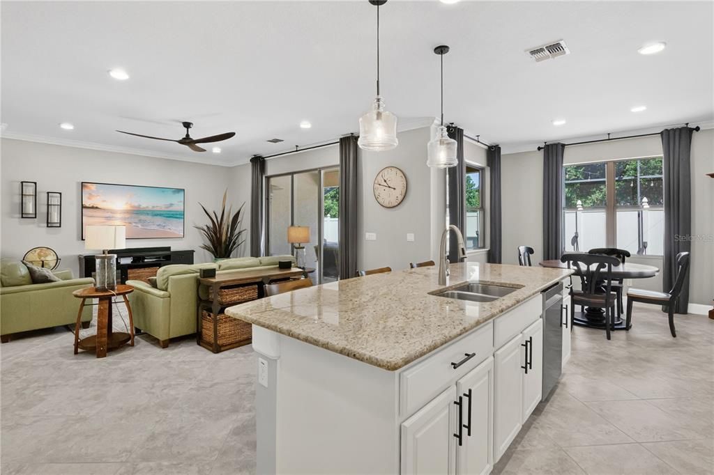 En Venta: $625,000 (4 camas, 3 baños, 3544 Pies cuadrados)