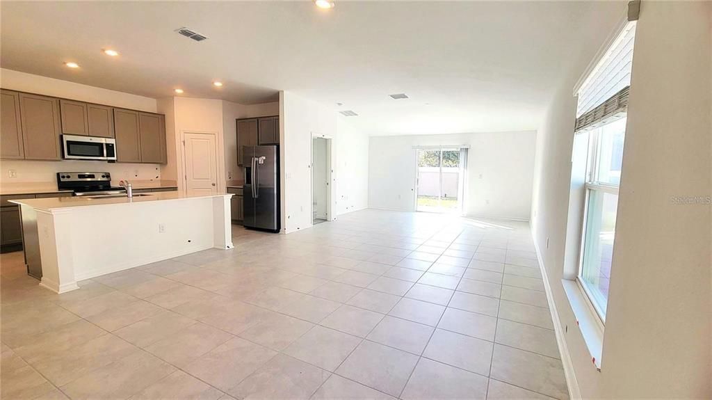 For Rent: $1,950 (4 beds, 2 baths, 1817 Square Feet)
